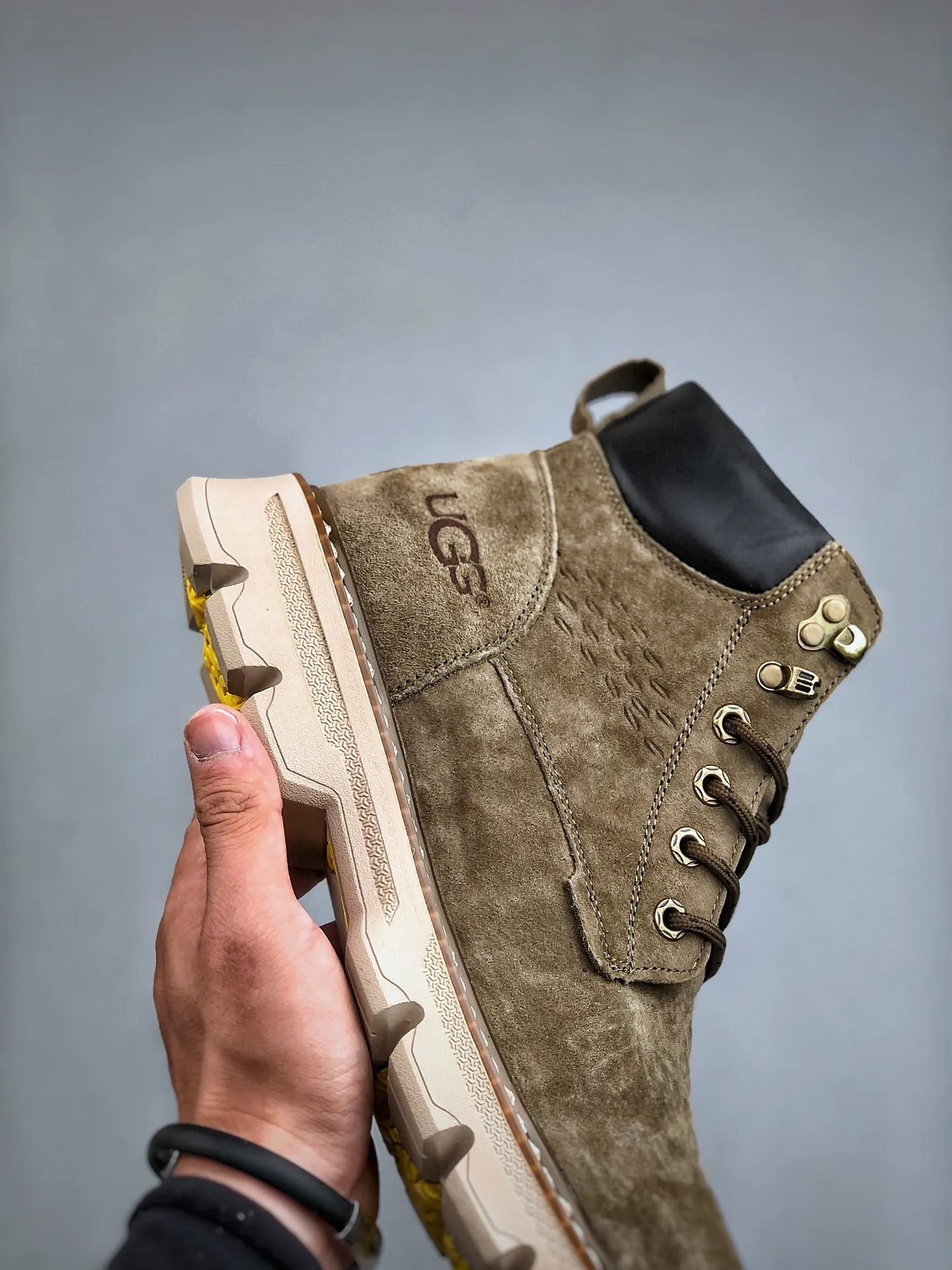 Local self-pickup💰560 supports store release New goods🚀UGG new autumn and winter men's mid-cut casual Martin boots series #Guangdong Dachang quality 25ss autumn and winter new style Fashion trend matching The fabric is imported from Italy frosted cowhide. The whole shoe is made of genuine cowhide material. The outsole and hardware are all made from OEM raw materials. Good products do not kill pigs. The quality of the first order is strictly controlled. The full set of official website unified packaging. Special products for outdoor use to prevent cold this winter. Daily casual matching A must-have for stylish men‼ American affordable luxury brand [UGG] Tasman Weather Hybrid Tasman hybrid series mid-top lightweight casual Martin boots" Size: 39-44 (one size larger than sports shoes)